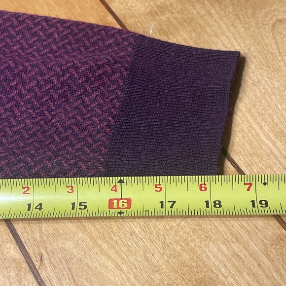 Untuckit 100% Merino Wool Button Collar Sweater Large Mulberry Color Crosshatch - Picture 7 of 14